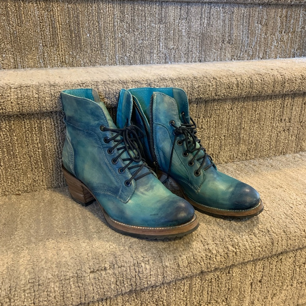 Untitled Vintage boots size 8